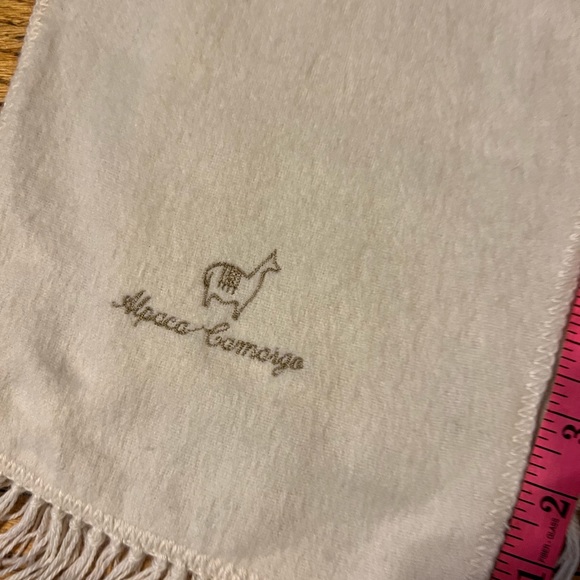 Lama wool scarf used once in like new condition - Picture 3 of 3